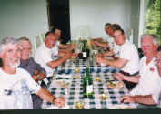 Mealtime.JPG (231380 bytes)